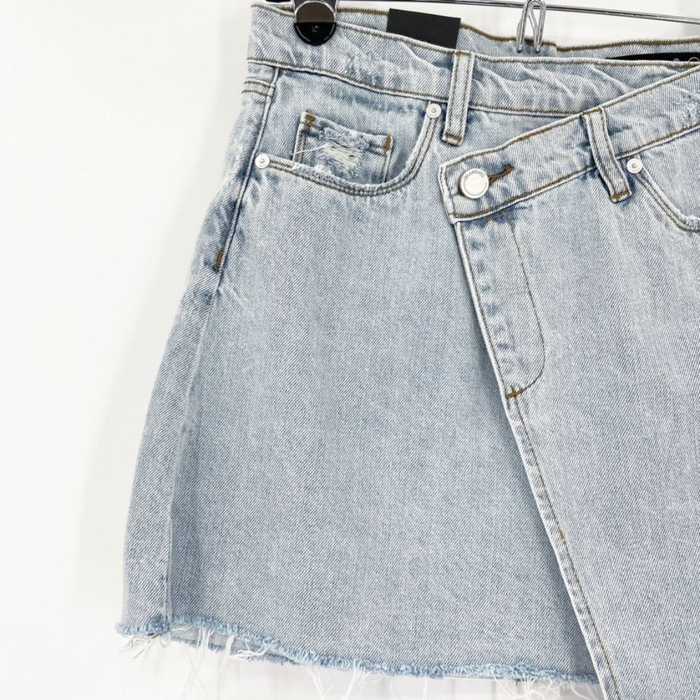 New Blank NYC Sz 24 Asymmetrical Skirt Denim Jean Mini Acid Light Wash Pockets - Picture 3 of 9